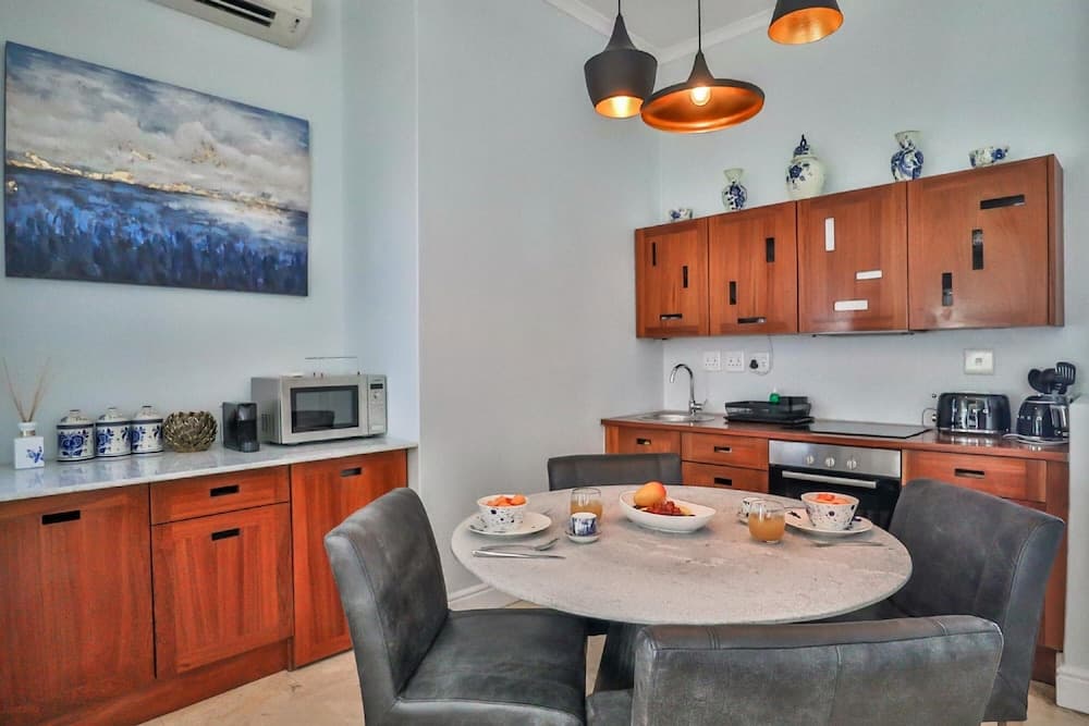 Beaumont Cottages 2 by CTHA