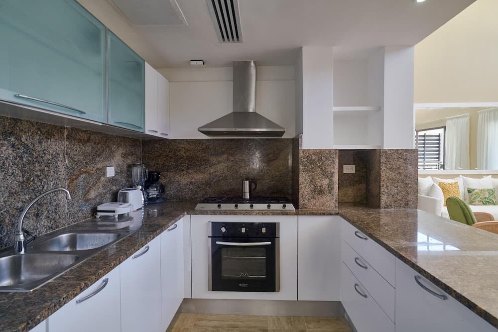 Luxury Beach Penthouse w Private Deck Ocean Views C-402