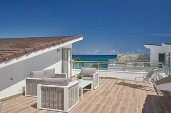 Luxury Beach Penthouse w Private Deck Ocean Views C-402