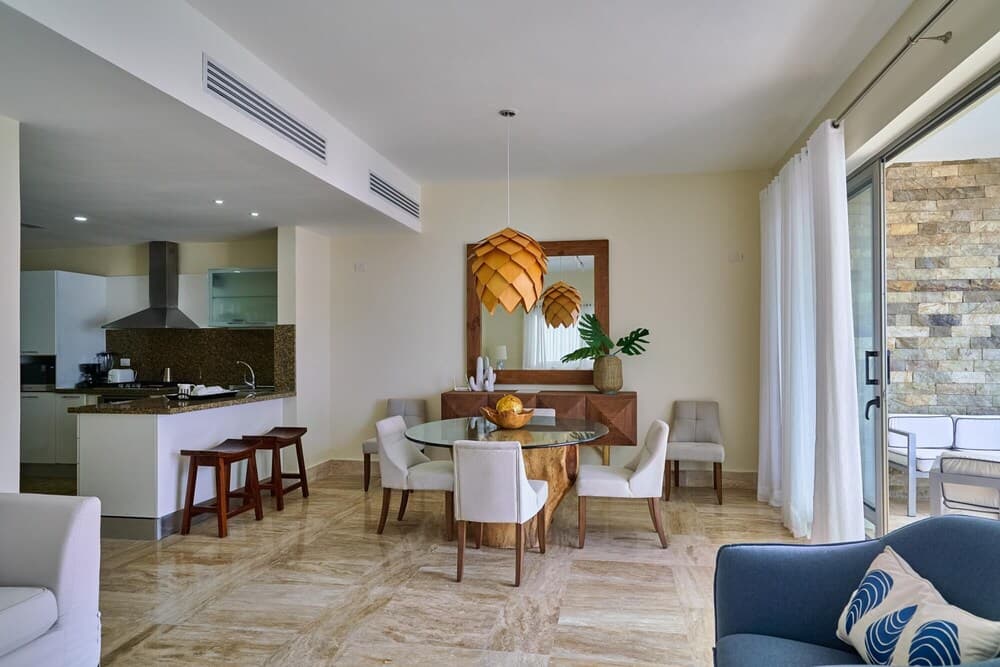 Luxury Beach Condo With Ocean Views Bh-302