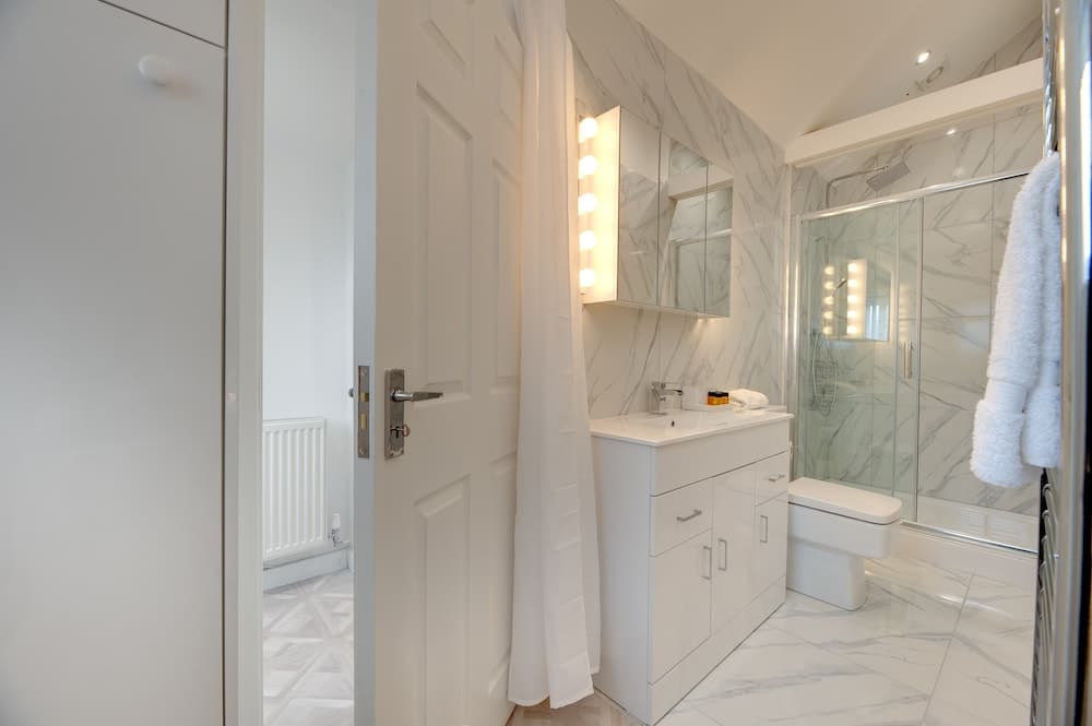 Week2Week Wonderful Coastal Cottage with Garden