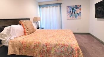 3Bdrm 2Bath 3Beds - 2 Story Condo