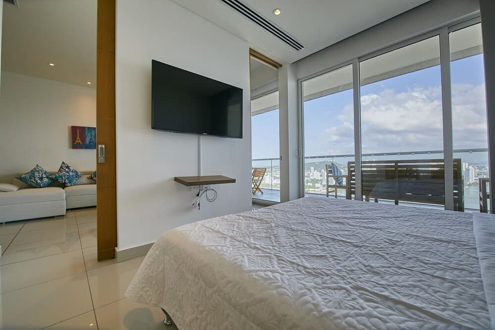 Stylish 1BR Apartment w Balcony Amazing View