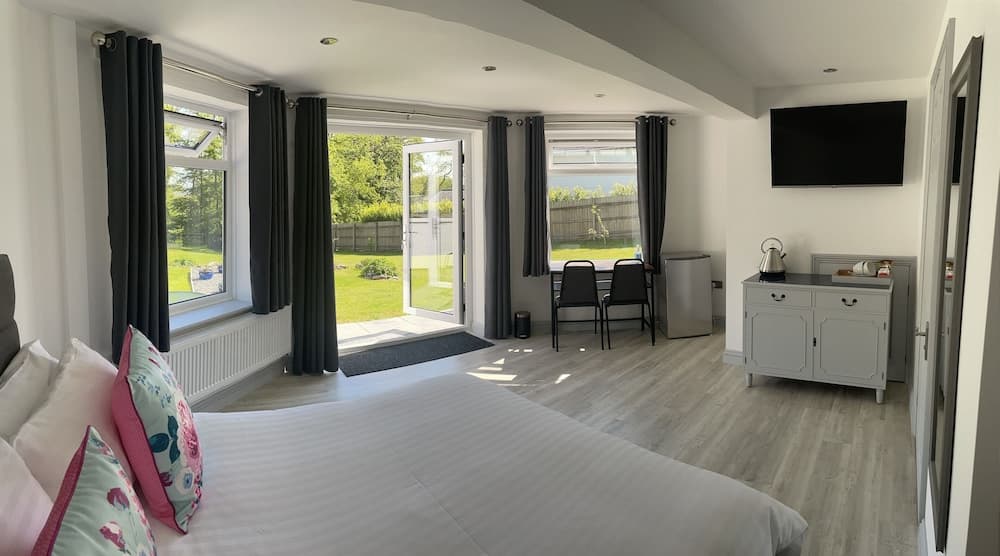 Stunning, Contemporary 1 Bedroom En-suite Annexe