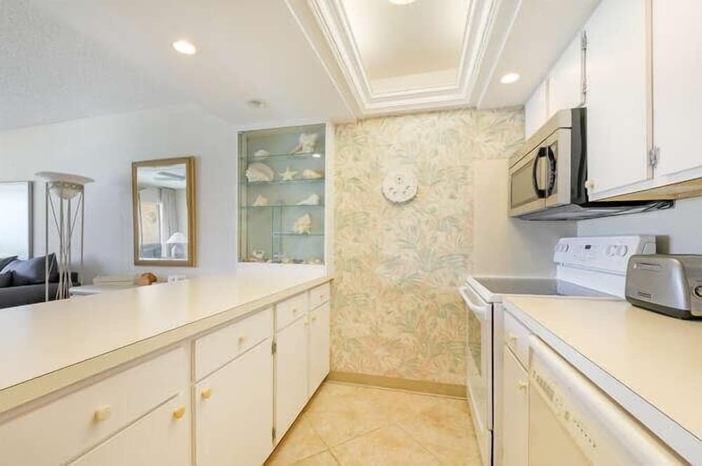 Sally's Dolphin Way Condo