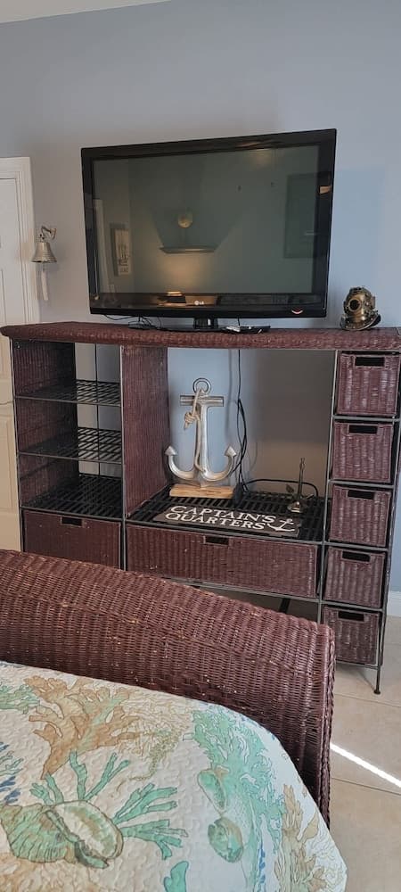 EZ Walk to Beach * Swanky 2 bedroom * Sleeps Tons (Mar y Sol II #1) by RedAwning