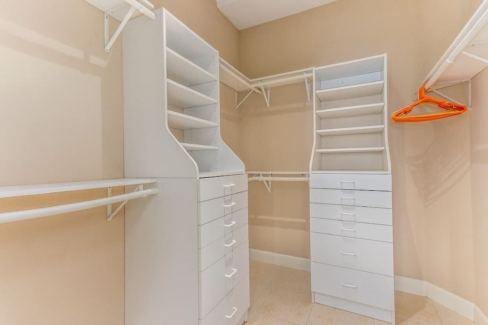 Sweet Escape - Monthly Beach Rental 5 Bedroom Home by Redawning