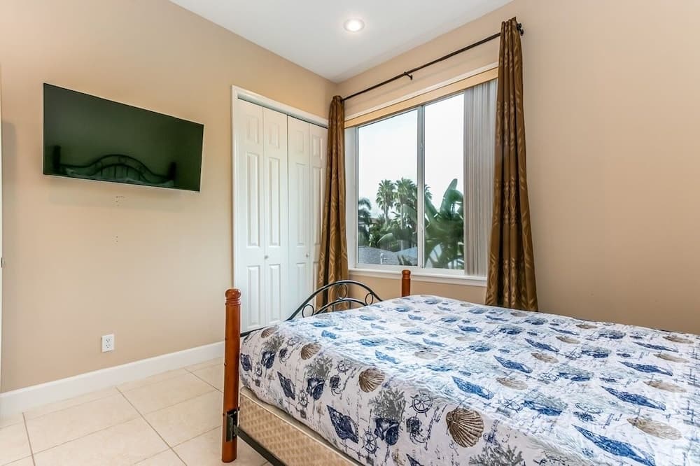 Sweet Escape - Monthly Beach Rental 5 Bedroom Home by Redawning