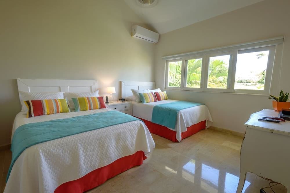 Private Villa with Pool and Golf Cart