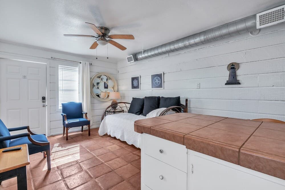 Gorgeous Beach House With Pool