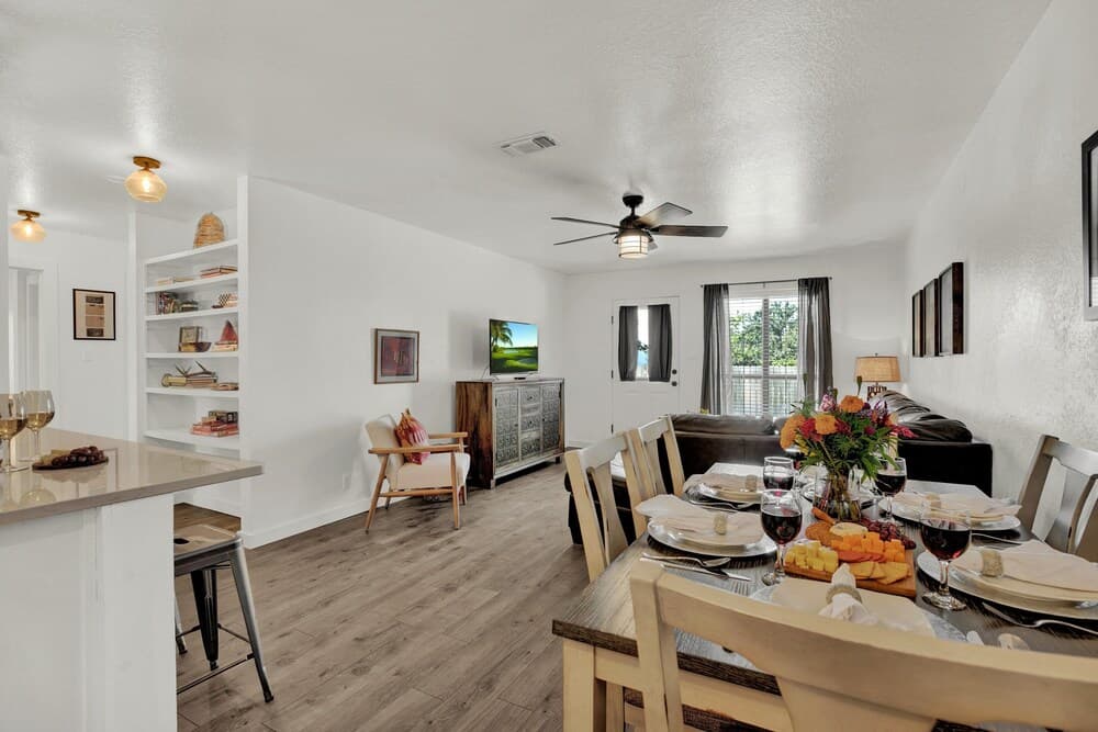 New Upscale Casita With Hot Tub & Grill