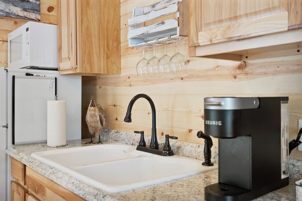 Charming Casita Right on Main St!