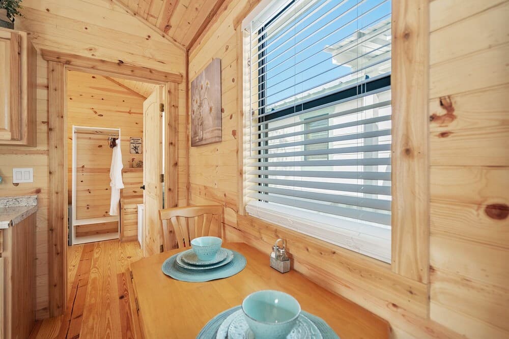 Charming Casita Right on Main St!