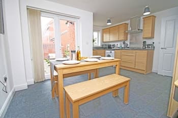 Isla House - Newport City Centre - Sleeps 7