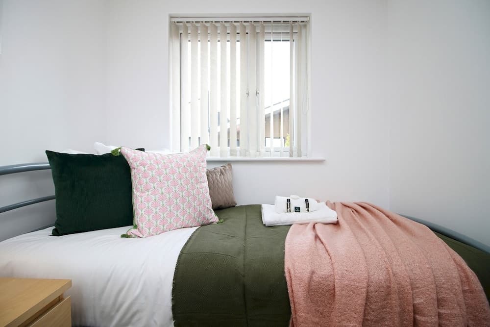 Isla House - Newport City Centre - Sleeps 7