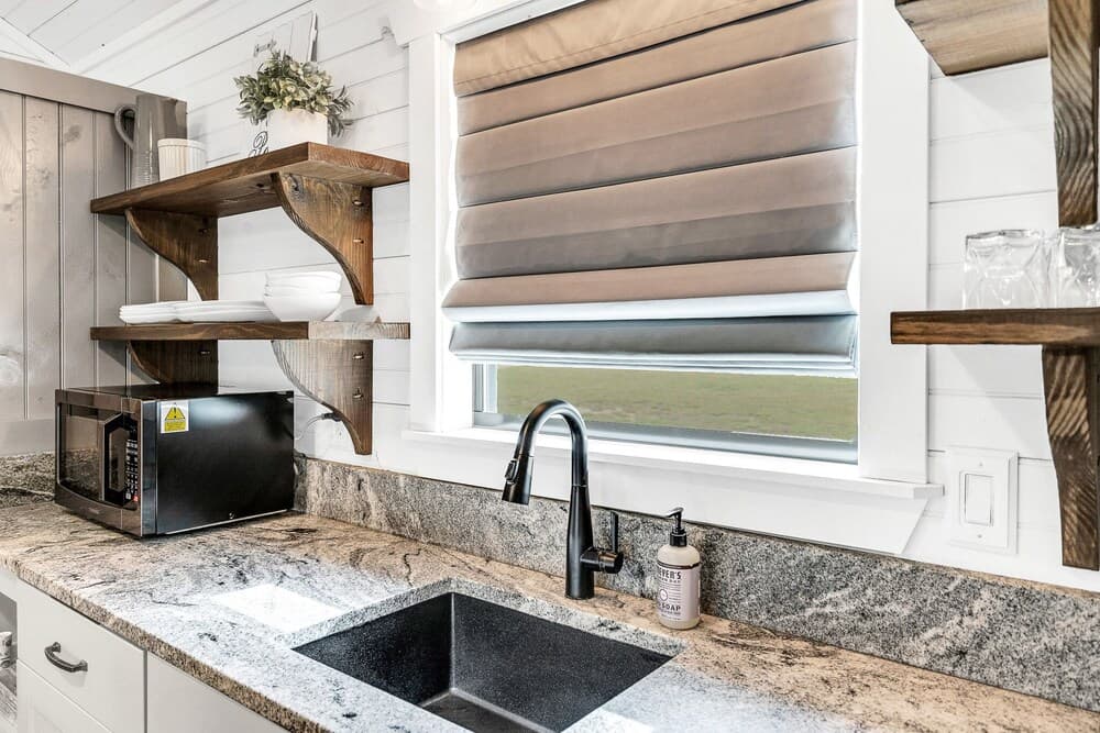 Charming Romantic Cabin 2 Miles From Wineries!