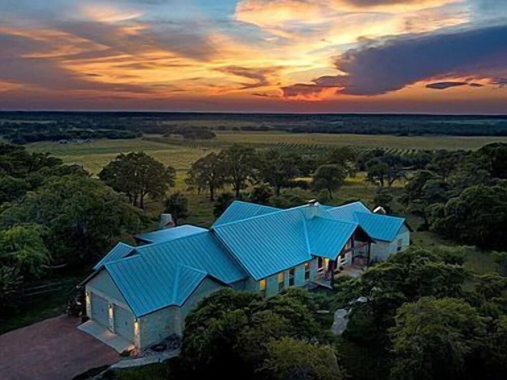 Luxury Homes! With a Pool-jacuzzi-outdoor Kitchen!