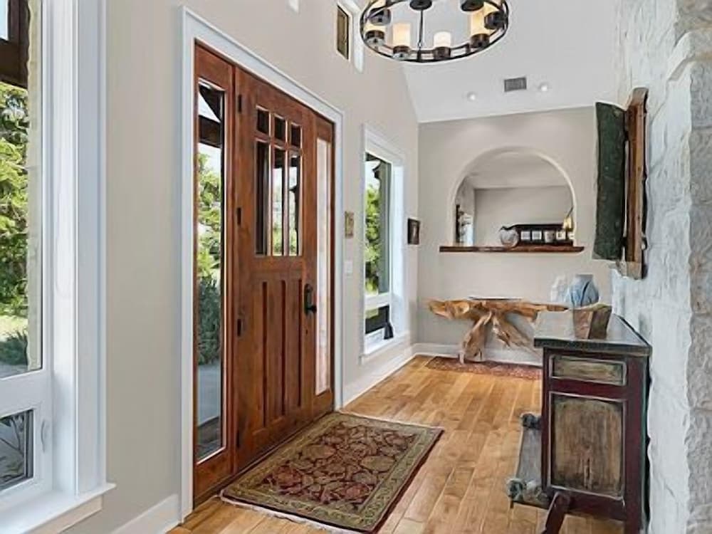 Luxury Homes! With a Pool-jacuzzi-outdoor Kitchen!