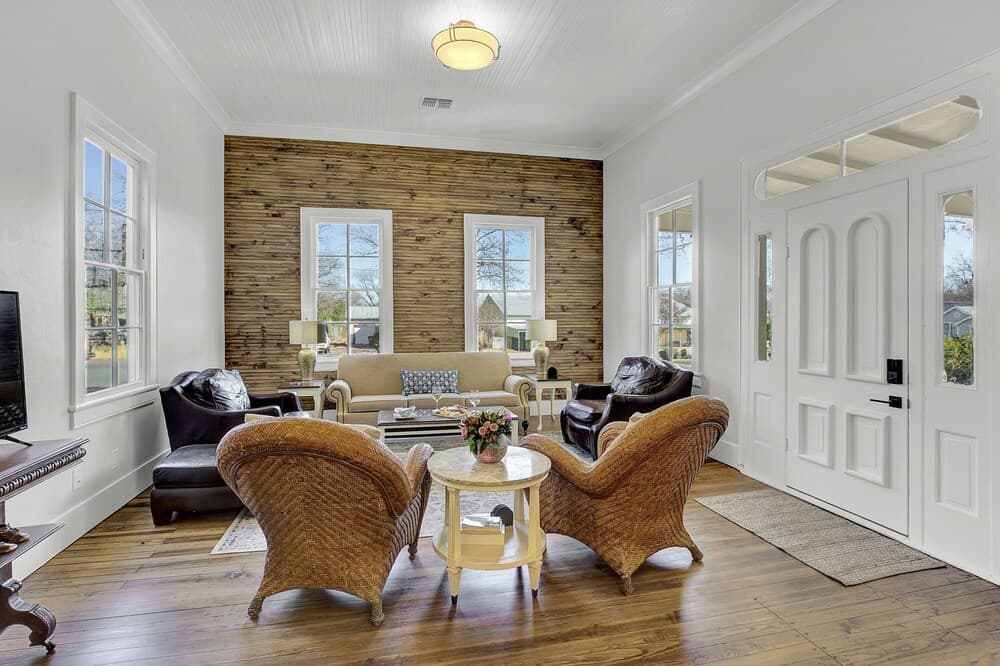 New! Luxurious Home 1blk to Main W/wine Cellar