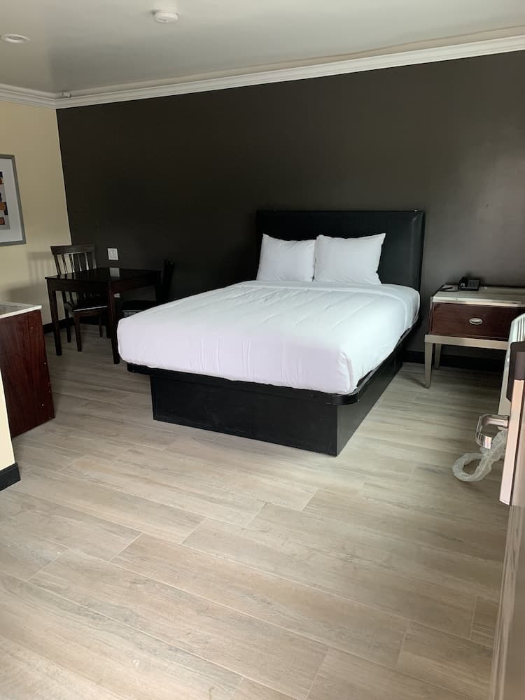 Willow Tree Inn & Suites