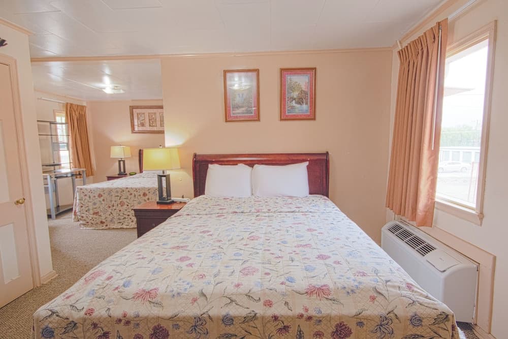 Sunflower Motel Hiawatha By OYO