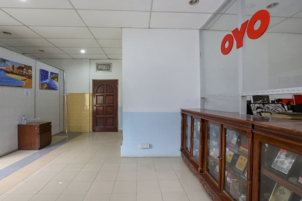 OYO 90441 Cz Traveler's Hotel