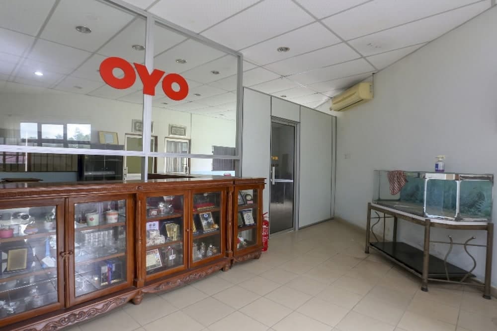OYO 90441 Cz Traveler's Hotel