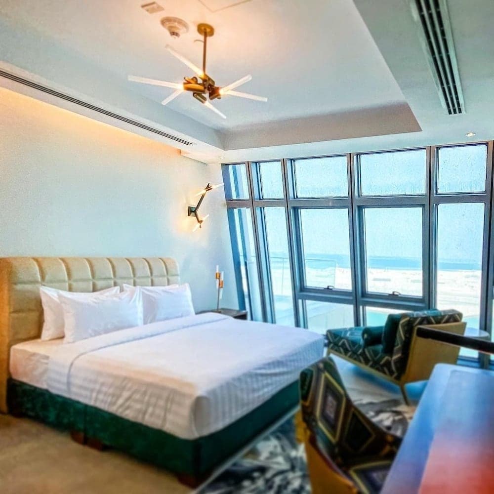 WATERFRONT HOTEL APARTMENT