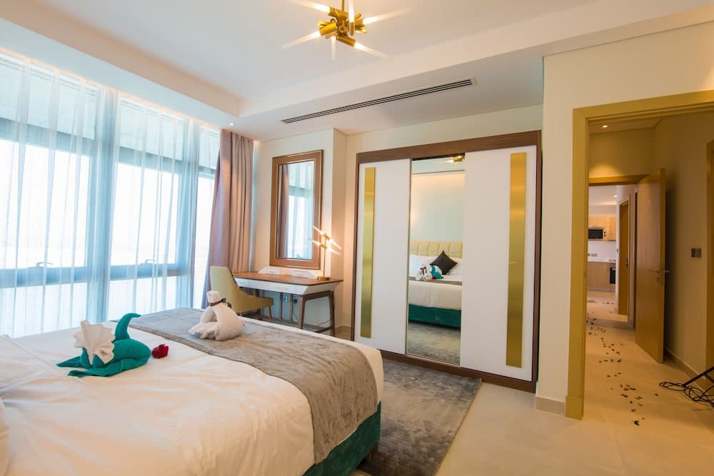 WATERFRONT HOTEL APARTMENT