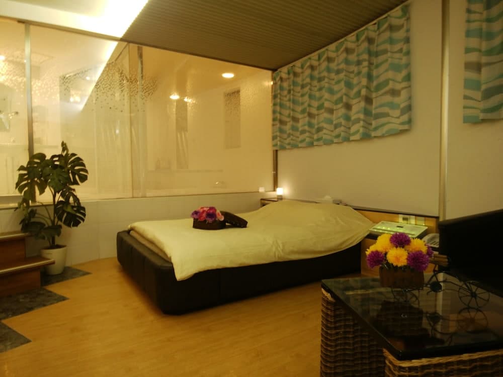 LA.FESTA - Adults Only