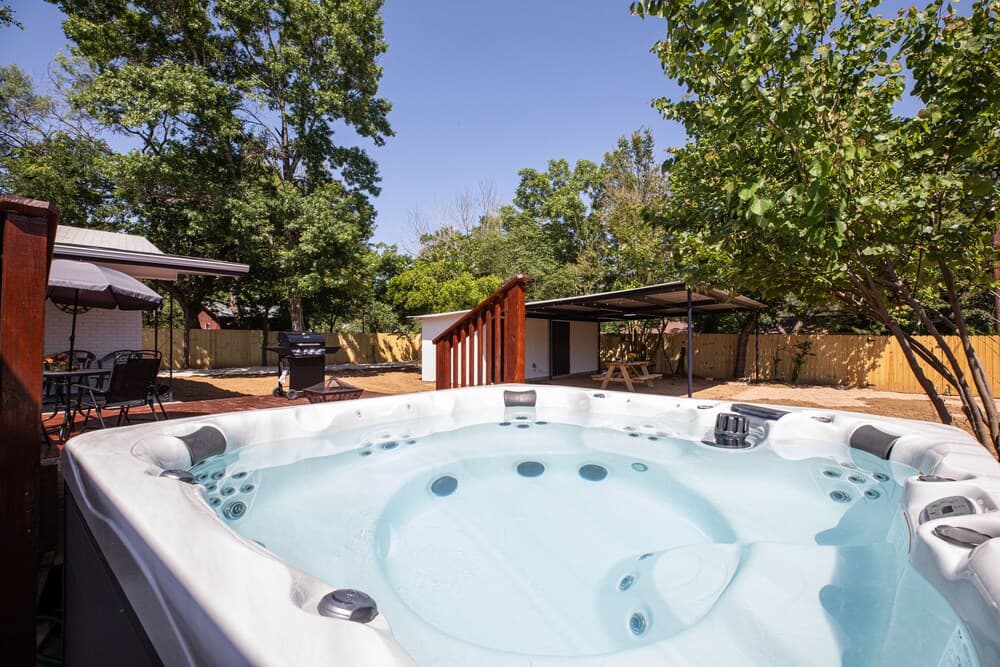 New! Charming House w/ Hot Tub, Grill & Pool Table