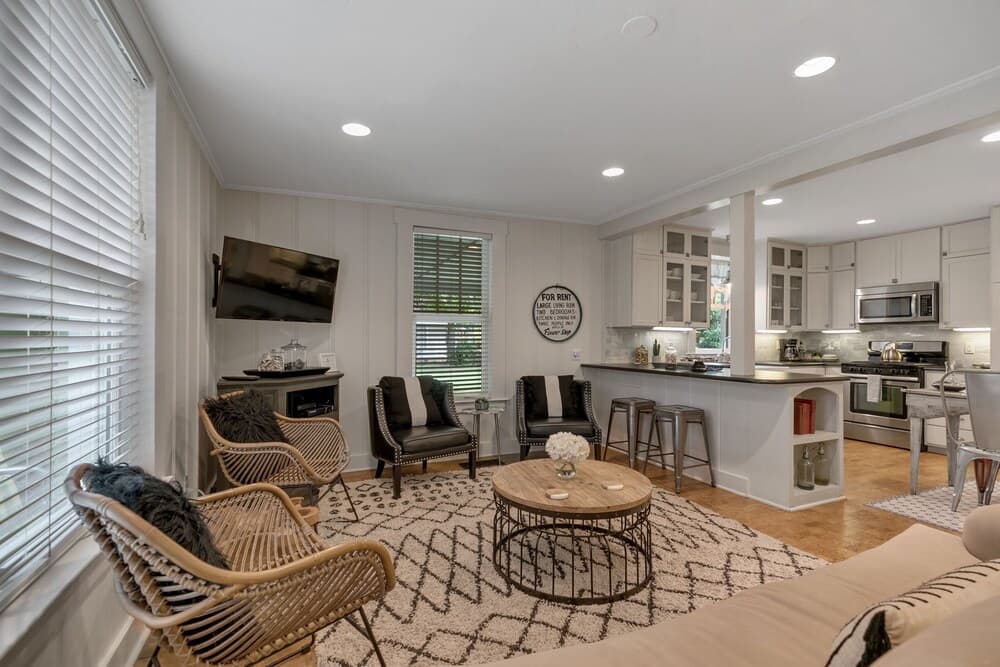 Gorgeous Home 2 Blks to Main St With Pool and Spa!