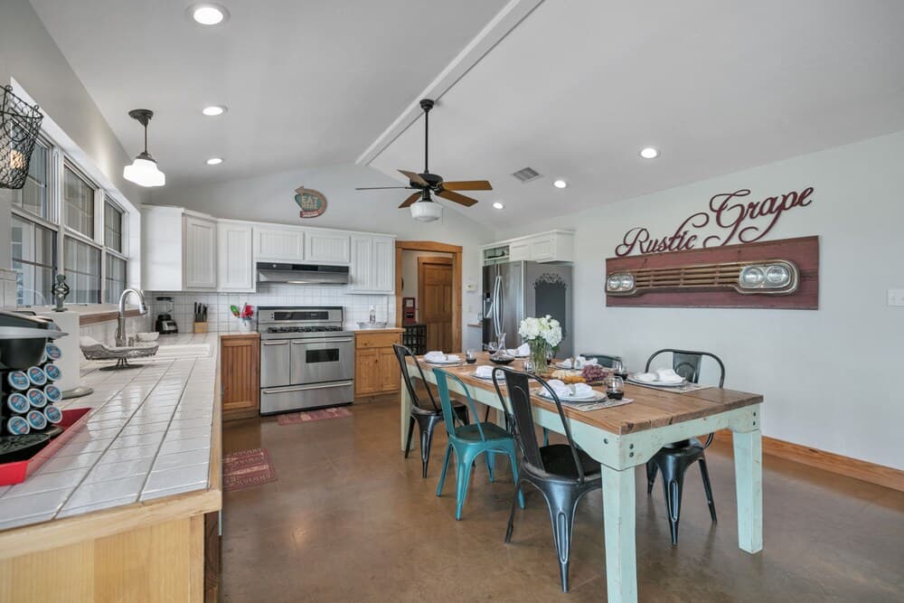 New! Gorgeous Home W/grill&views!