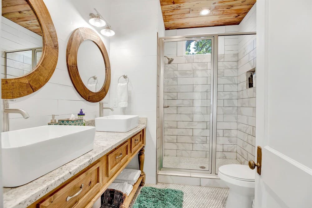 Luxurious Home Near Main Firepit and Hot Tub