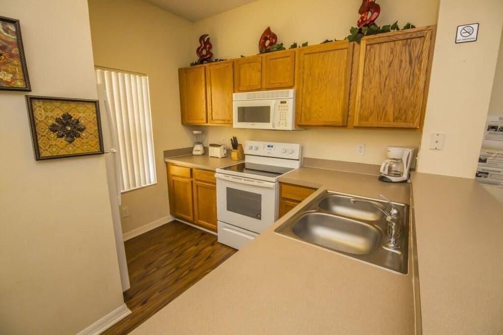 Rolando's Emerald Island Resort Townhouse