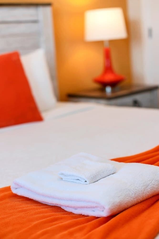 Modern and Spacious 2BD Condo, With Pound View, Close to Disney #3171sl306