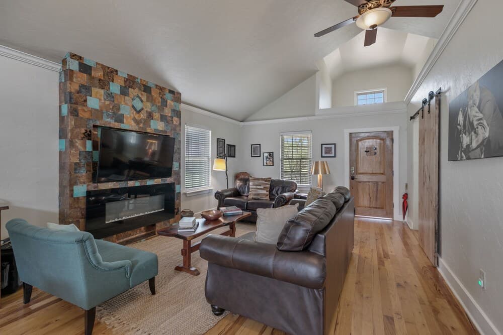 New! Gorgeous Home W/hot Tub&grill