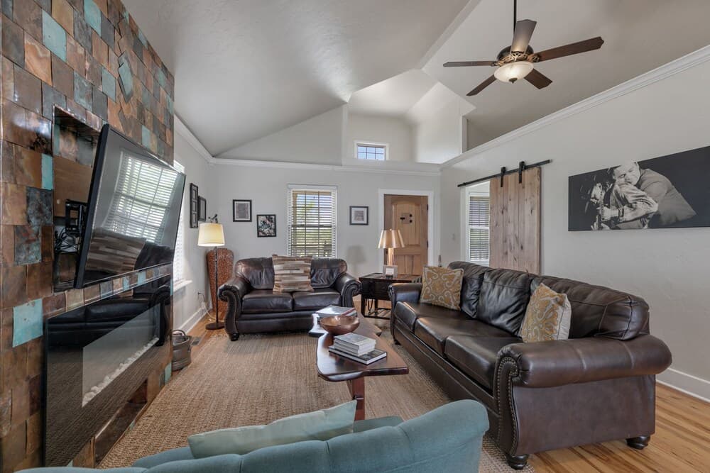 New! Gorgeous Home W/hot Tub&grill