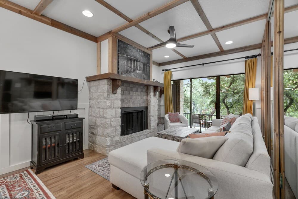 New! Luxurious Riverfront Condo Just 1 Blk to Schlitterbahn!