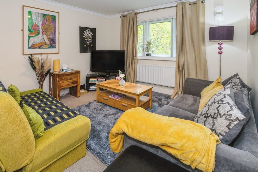 2 Bed Apartment - Sleeps 5 - Wifi - Parking - Pets