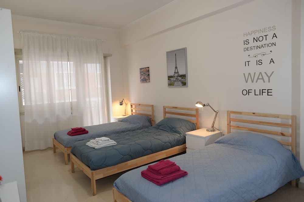 Room-emilio Home Triple Room in our Cozy