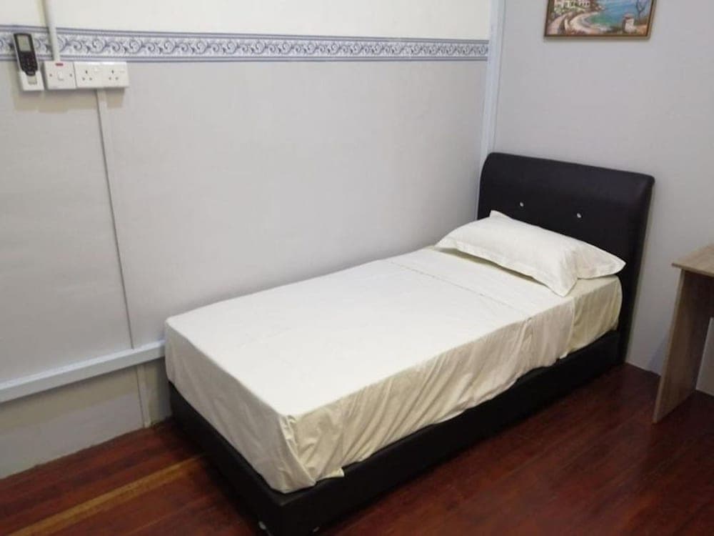 Single Room With Ac, Central Accomodation