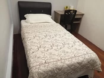Single Room With Ac, Central Accomodation