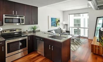 2 Bedroom Furnished Apartment Near Rittenhouse Apts by Redawning