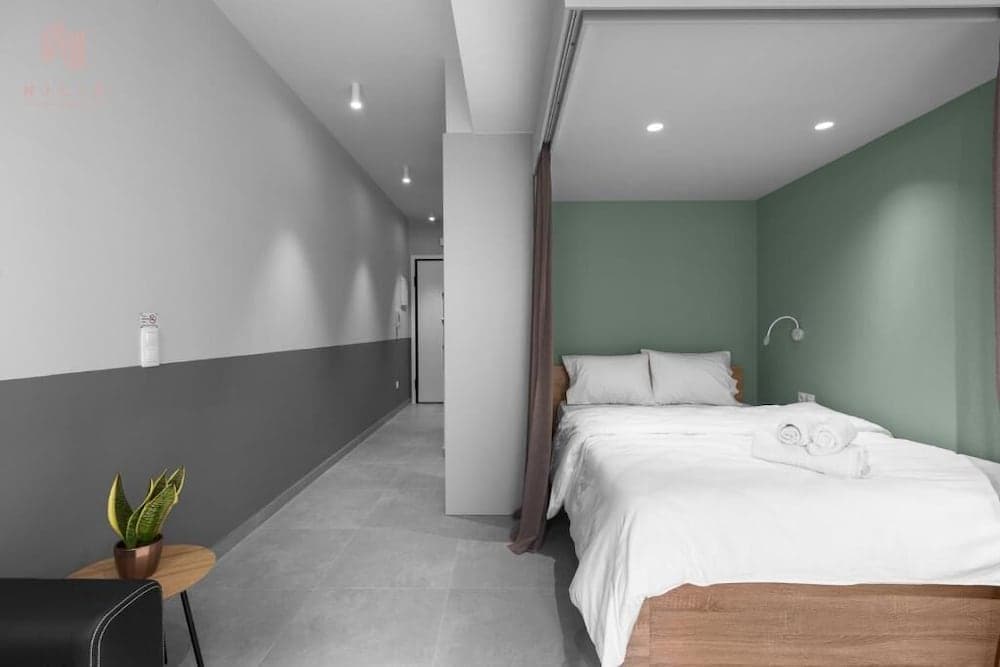 Big Apple, Nilie Hospitality MGMT