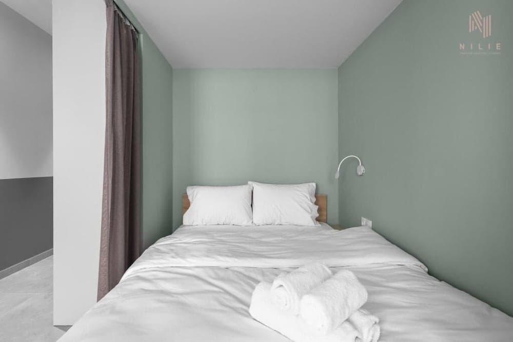 Big Apple, Nilie Hospitality MGMT