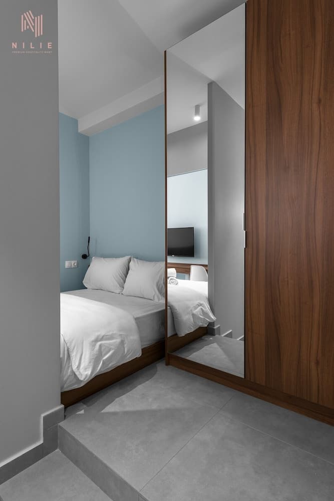 Big Apple 4 Nilie Hospitality MGMT