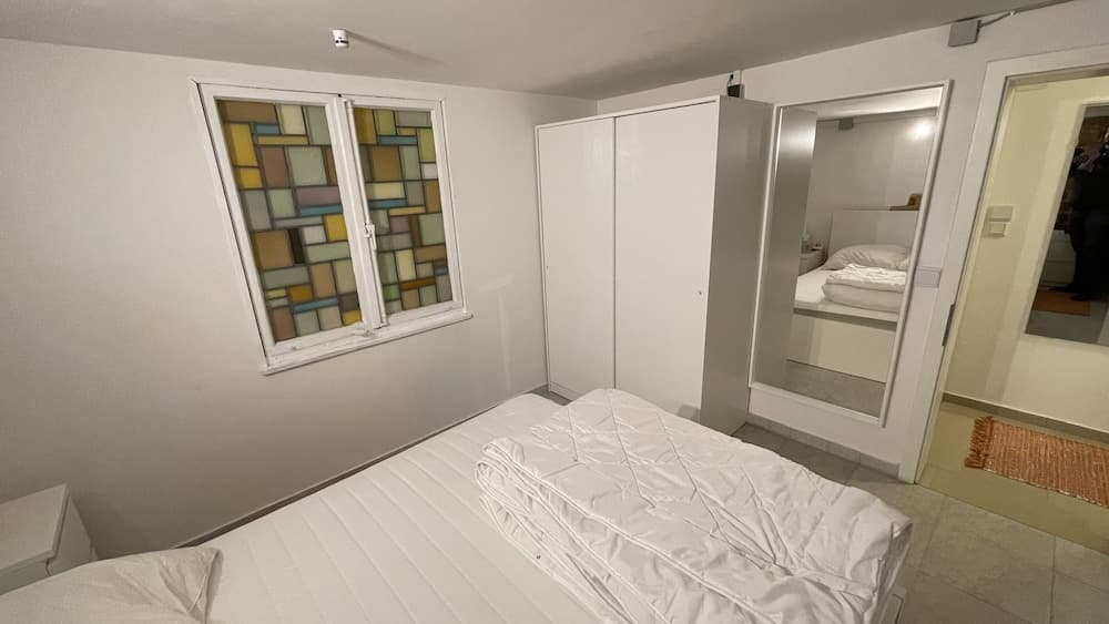 Cozy Furnished Basement Apartment