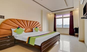 Treebo Trend Silver Grand