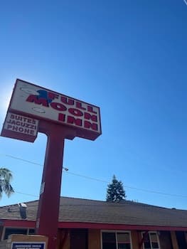 Full Moon Inn